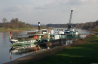 APS-C. Carl Zeiss Jena Tessar 2.8/50 Altix Elbe Dampfer Werft