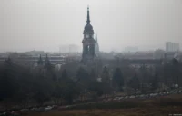 Trinitatiskirche bei trübem Wetter, Vollformat. Carl Zeiss Jena Sonnar 3.5/135 Trinitatiskirche