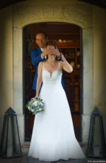 Lustiges Brautpaarportrait. Hochzeitsfotograf lustig Hochzeitsfoto