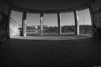 Pavillon an der Albertbrücke Dresden, eine Schwarz-Weiß-Variante mit unterdrückten Rottönen. Fisheye-Takumar 17mm f/4 Pavillon Albertbrücke Schwarz-Weiß