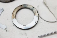 Dieser Ring von der Blende sieht aus, als wäre er in einem Verbrennungsmotor verbaut gewesen. Petri C.C 135mm 2.8 Blendenring