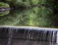 In der Lohmener Klamm, APS-C. Petri C.C 135mm f/2.8 Wasser Wehr