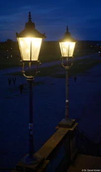 Laternen an der Albertbrücke, f/2.8, Vollformat (Canon R5 Mark II). Meyer Görlitz Domiplan 2.8/50 Laternen Albertbrücke Dresden
